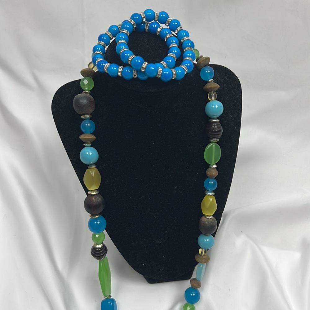 Pop of blue necklace and bracelet set